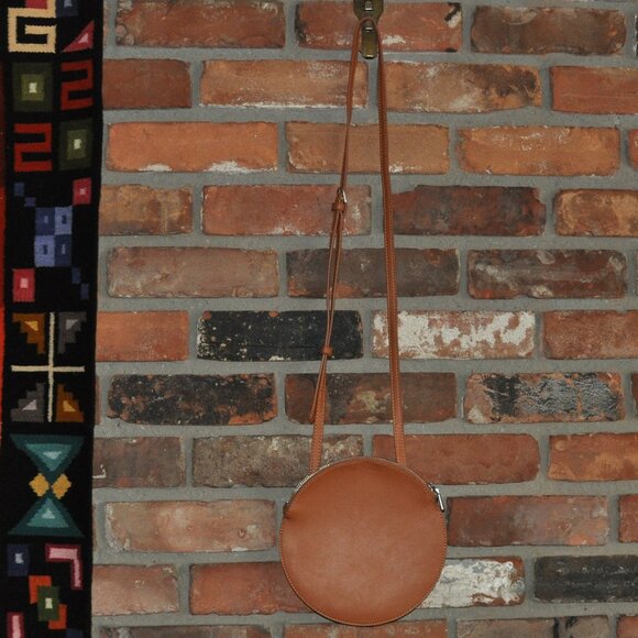 Pixie Mood Phoebe Crossbody Round Circle Purse Vegan Brown - Picture 5 of 7